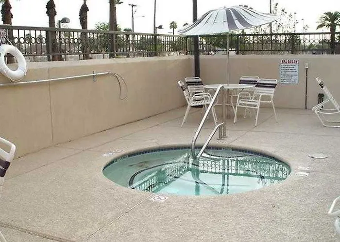 Springhill Downtown Hotel
